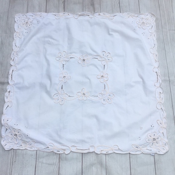 Battenberg lace NWOT square cottagecore small 33” x 33” topper tablecloth - Picture 5 of 15